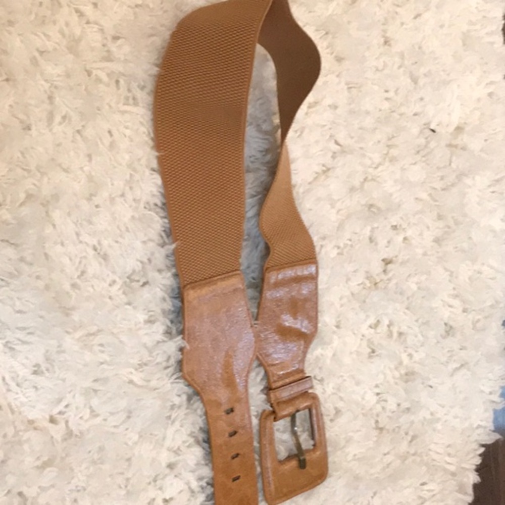 Wide stretchy waist belt